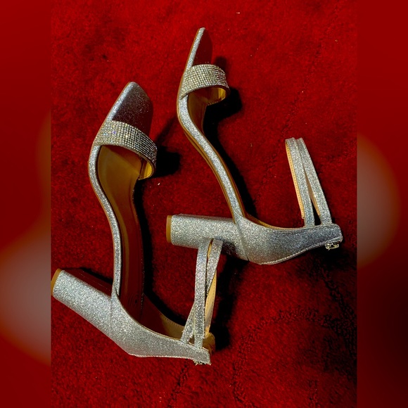 ❤️D brand. Silver. Size 9 sandals. - Picture 5 of 8